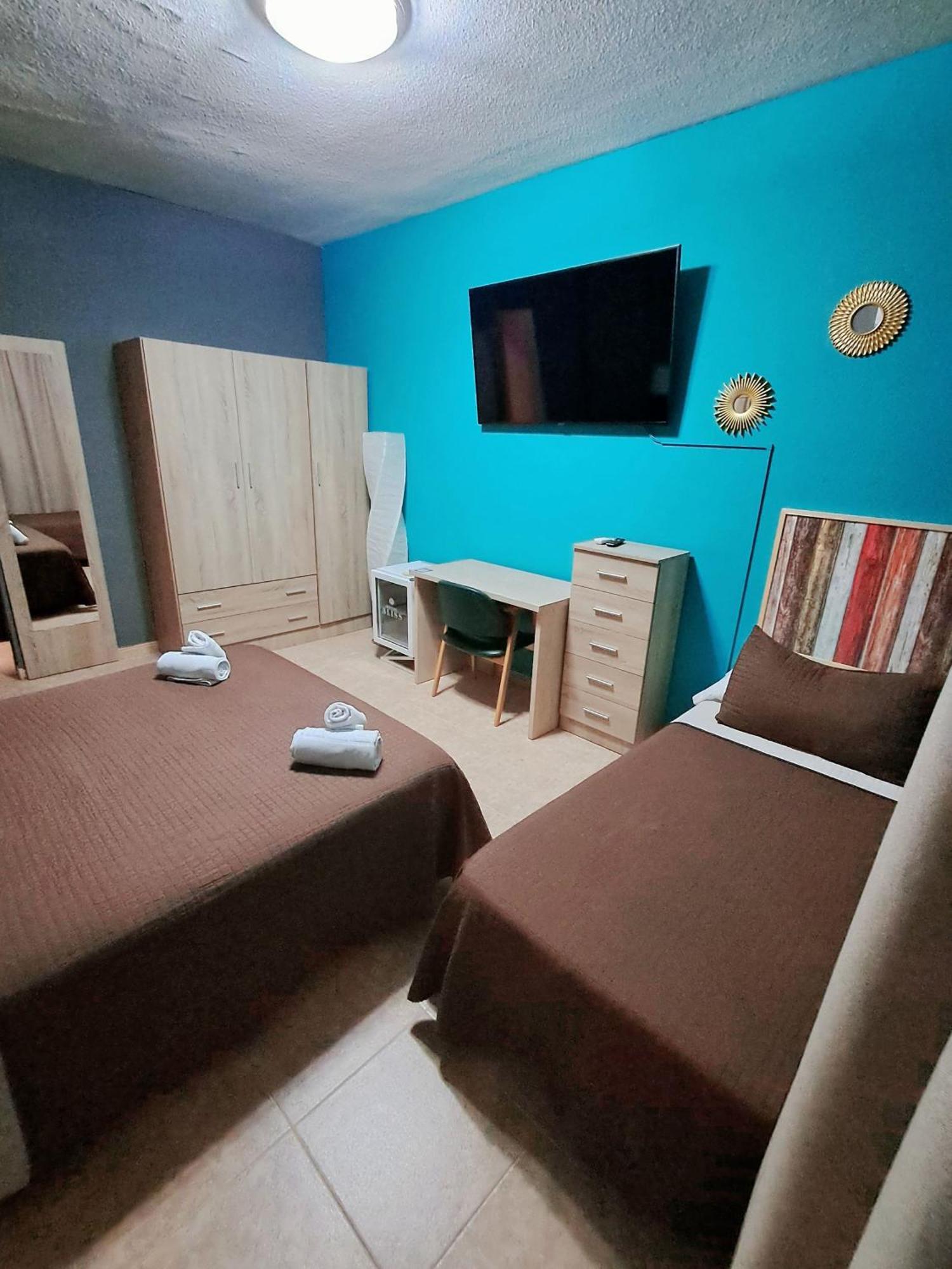 Hostal Dona Maria Valdemoro Exterior foto