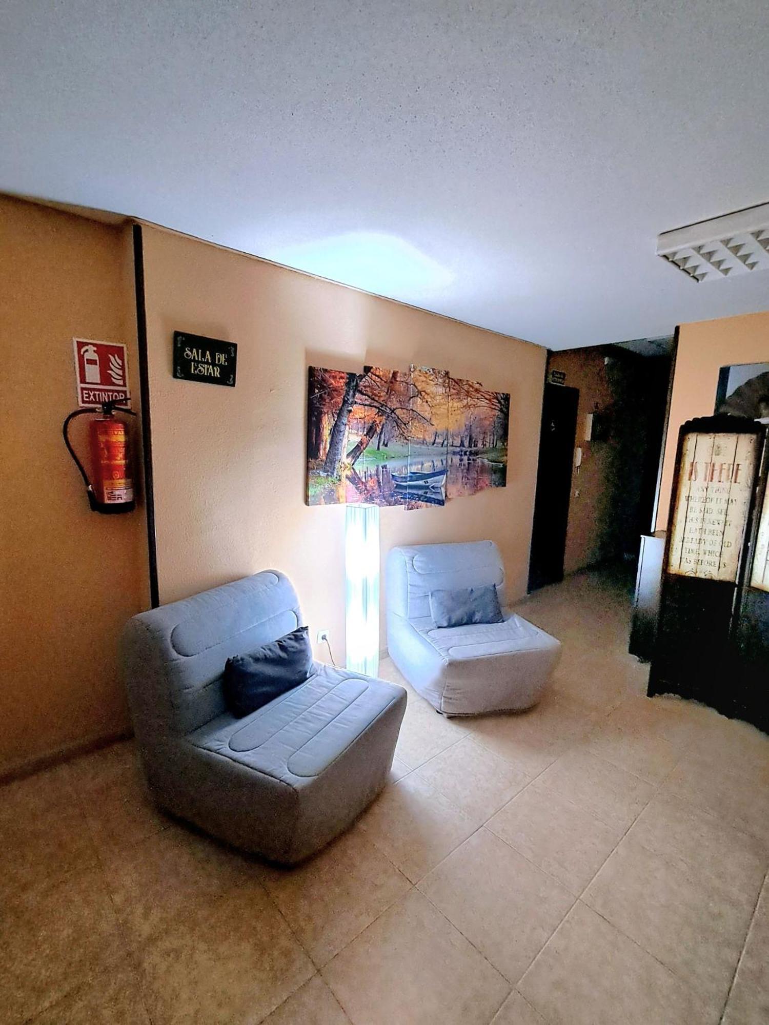 Hostal Dona Maria Valdemoro Exterior foto
