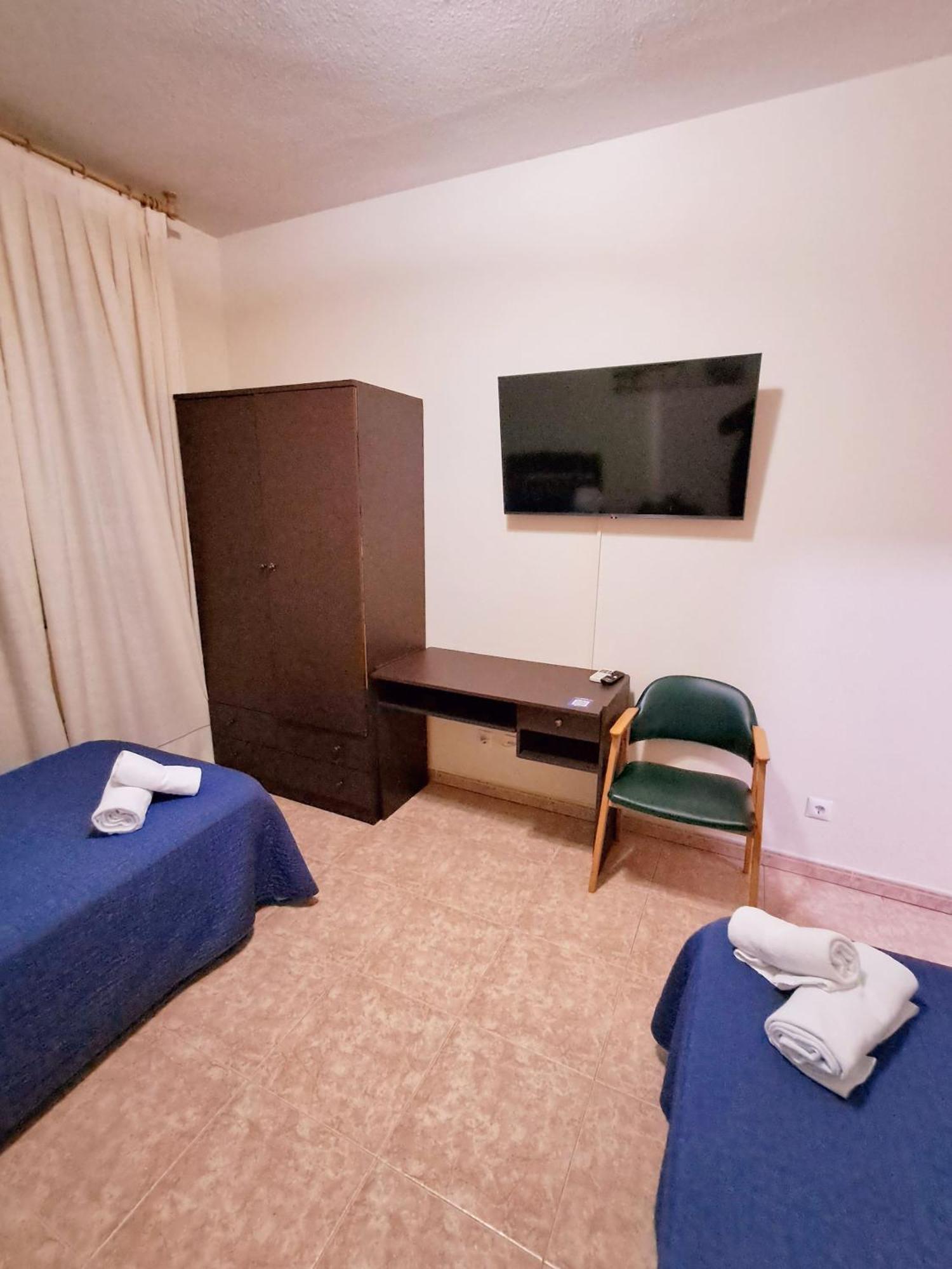 Hostal Dona Maria Valdemoro Exterior foto