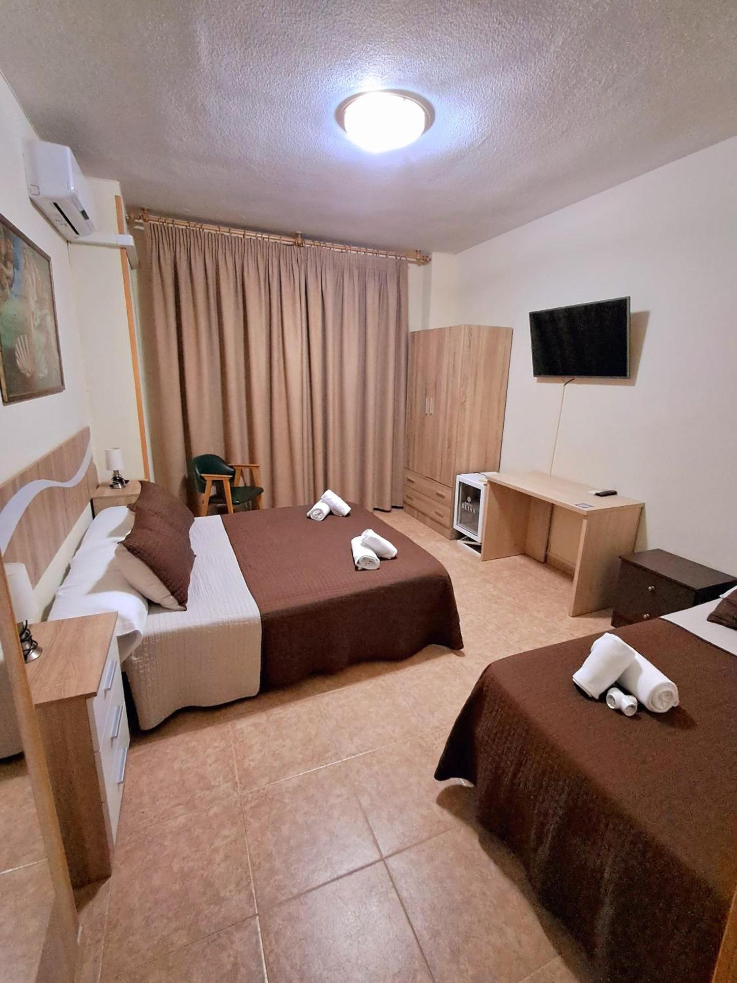 Hostal Dona Maria Valdemoro Exterior foto