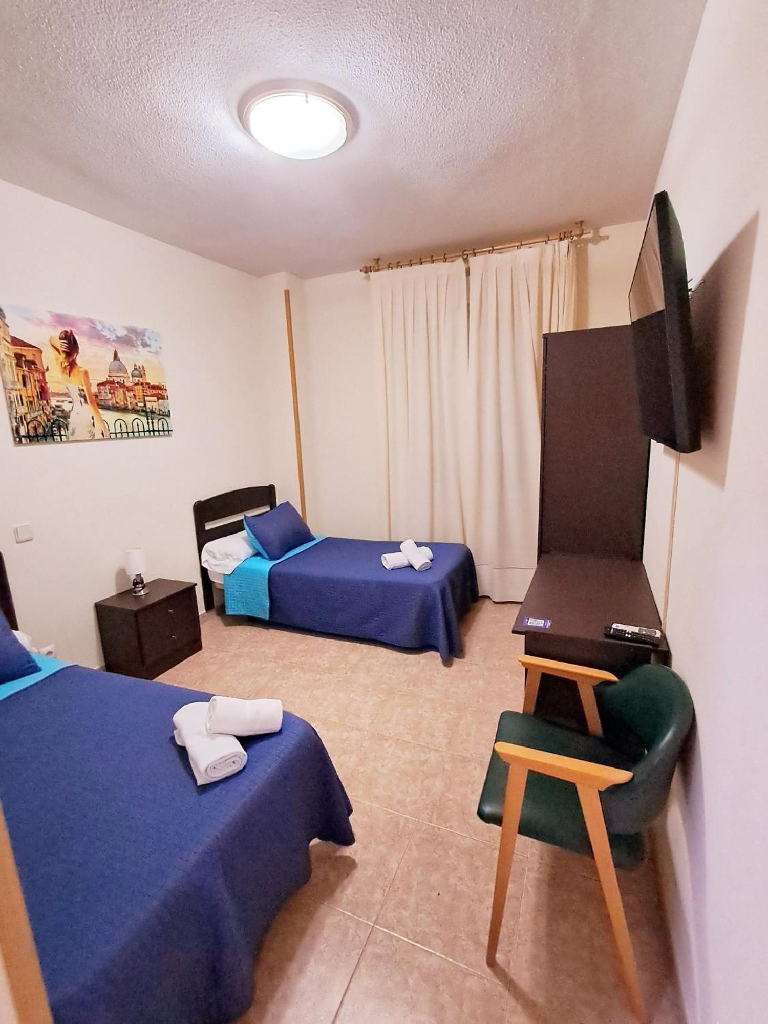 Hostal Dona Maria Valdemoro Exterior foto